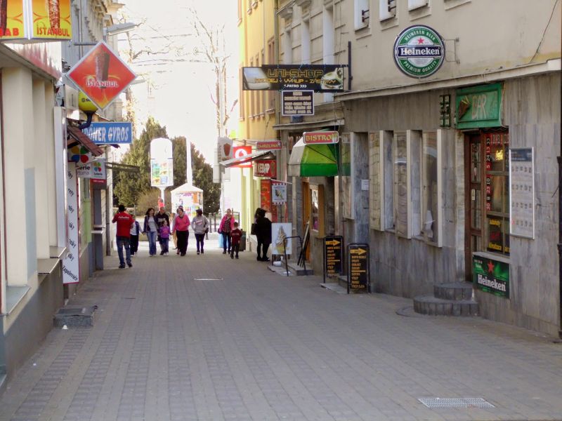 Soubor:Krupska brana obchody.jpg