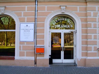 Lazensky dum Jirasek Teplice vchod.jpg