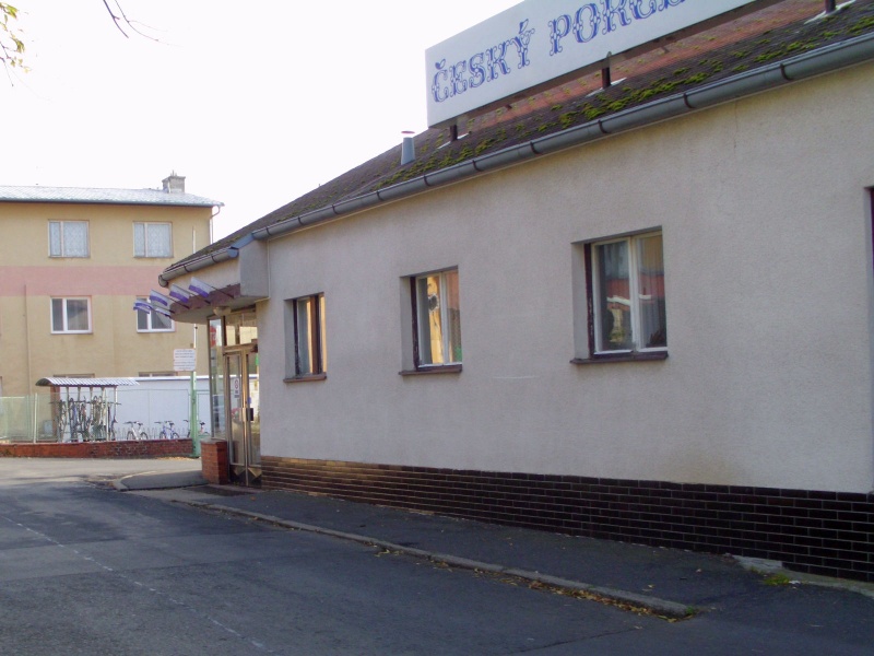 Cesky porcelan Dubi vchod.jpg