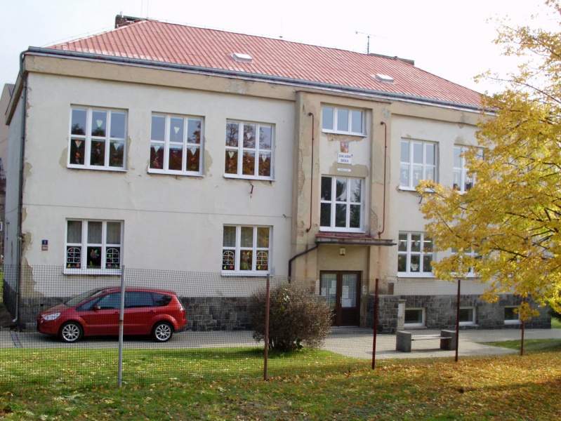 Soubor:ZS Tovarni Dubi.jpg