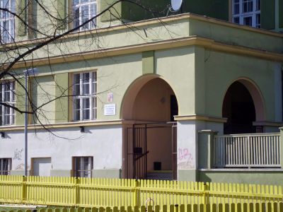 ZS Metelkovo namesti Teplice vchod.jpg