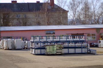Okna Petros Teplice sklad.jpg