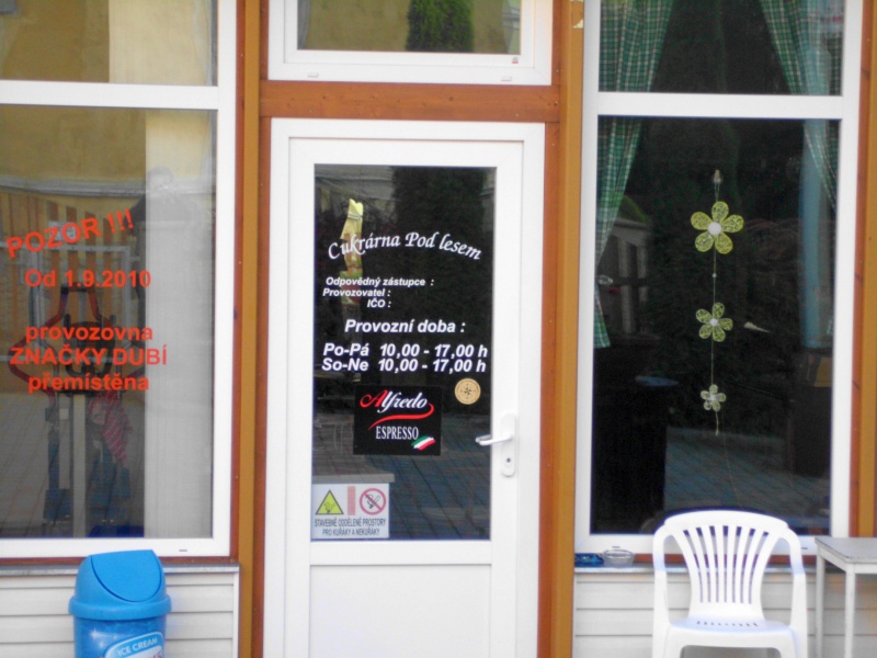 Cukrarna Pod lesem Dubi vchod.jpg