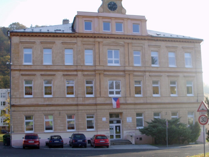 ZS Skolni namesti Dubi.jpg