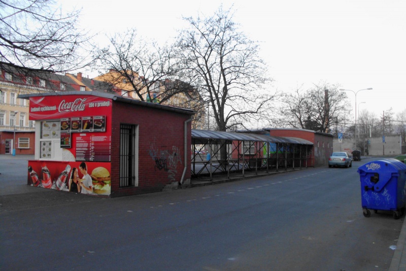 Trzni namesti Teplice stanky.jpg