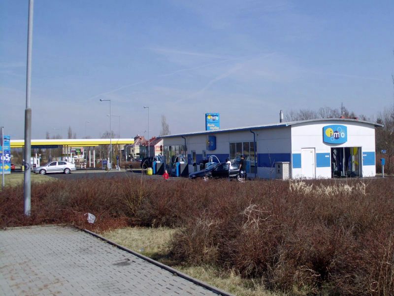 Soubor:OC Olympia autoumyvarna.jpg