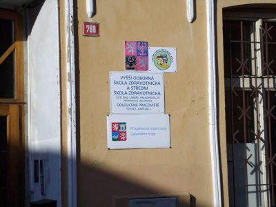 Stredni zdravotni skola Teplice tabule.jpg